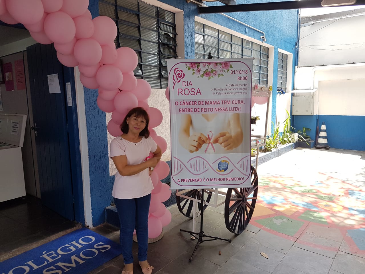 Com o objetivo de promover a conscientização e mobilização da comunidade escolar sobre a importância de cuidar da saúde e bem estar, focando na prevenção do câncer de mama, realizamos hoje (31/10/18) o DIA ROSA, um evento com atividades como café da manhã