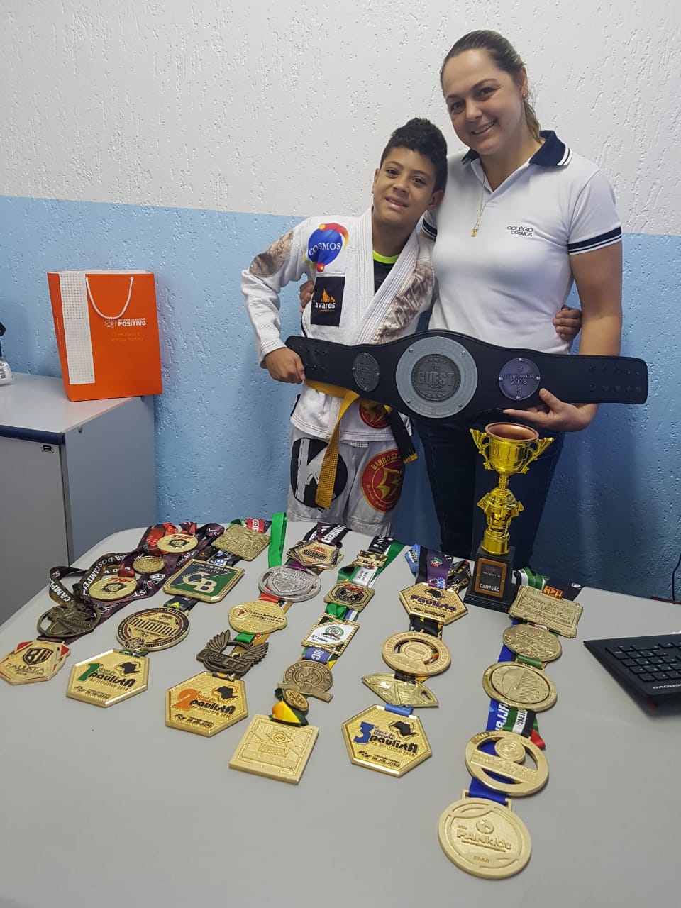 Conquistas de 2018 do nosso aluno Júlio César Suzigan Martins, super campeão de JIU JITSU,  incluindo o título PAN KIDS em Los Angeles! Parabéns! Estamos juntos!