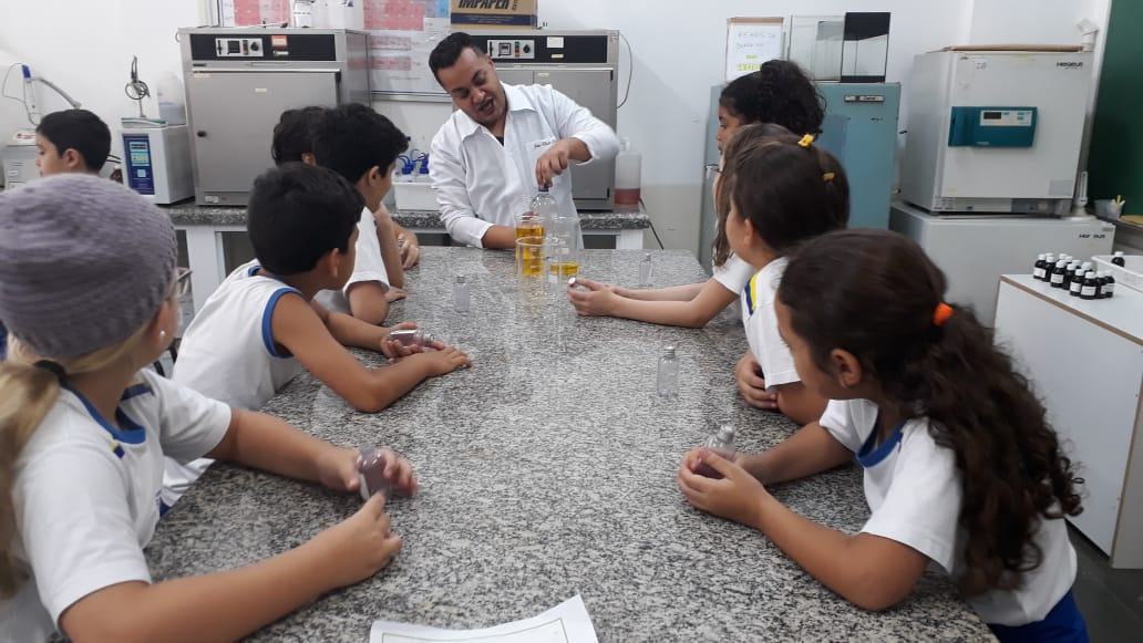 Conforme informamos junto à essência enviado no dia das mães, seguem algumas fotos do dia em que ela foi elaborada.