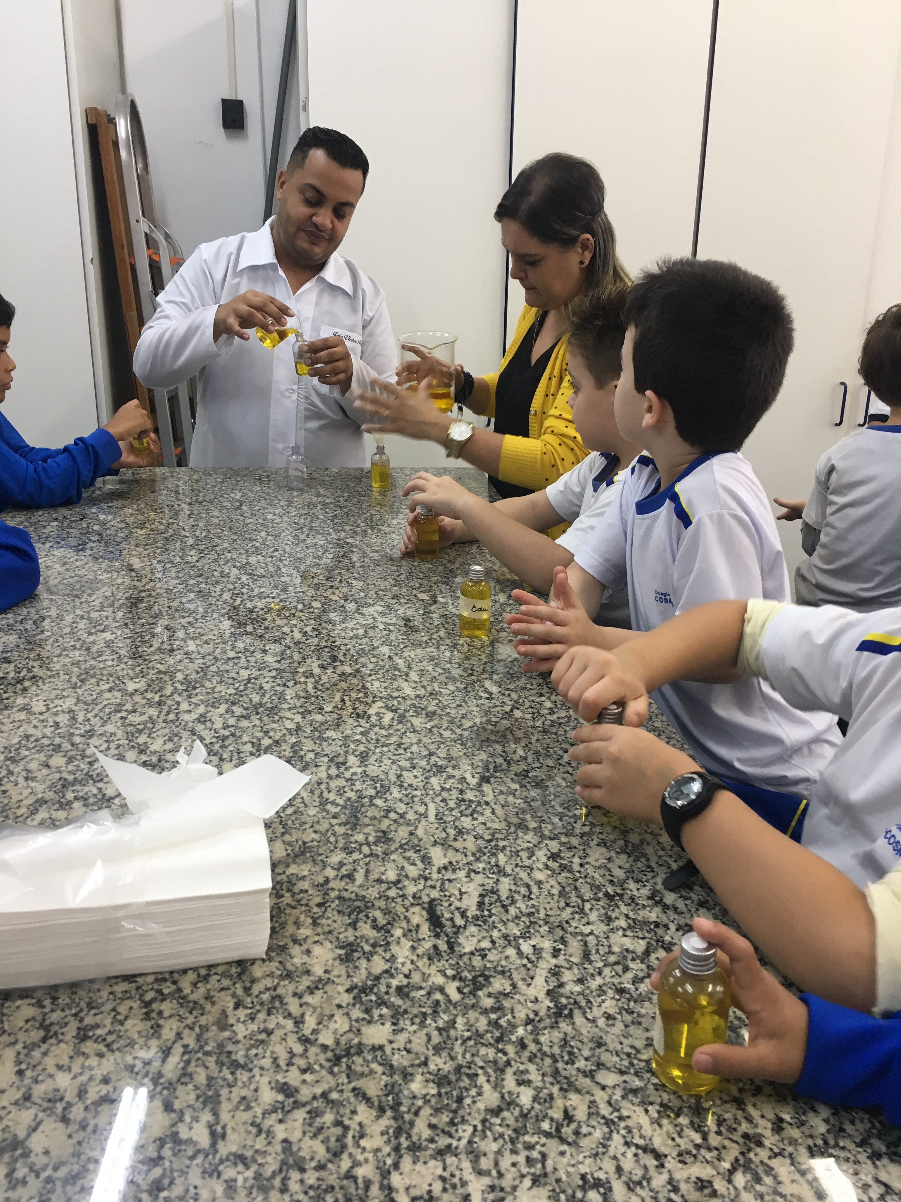 Conforme informamos junto à essência enviado no dia das mães, seguem algumas fotos do dia em que ela foi elaborada.