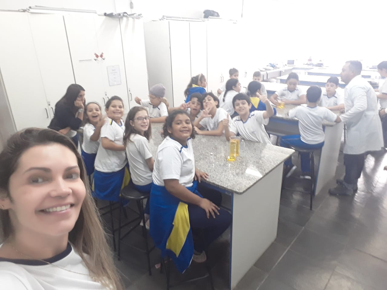 Conforme informamos junto à essência enviado no dia das mães, seguem algumas fotos do dia em que ela foi elaborada.