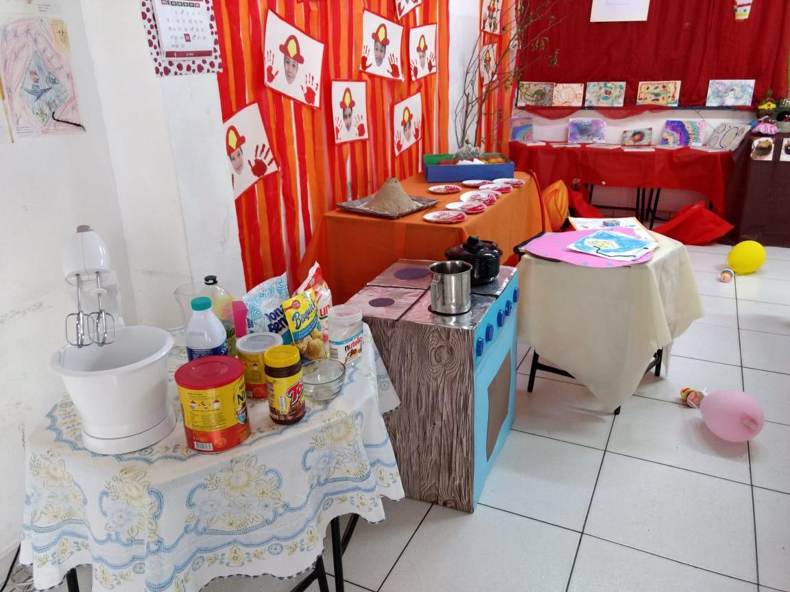 De fevereiro a setembro, alunos, professores, auxiliares, familiares...Todos estiveram envolvidos na elaboração do projeto “Tempo, formas, cores e sensações”. A exposição em 14/09 foi um enorme sucesso graças à dedicação e empenho de todos envolvidos. Rec