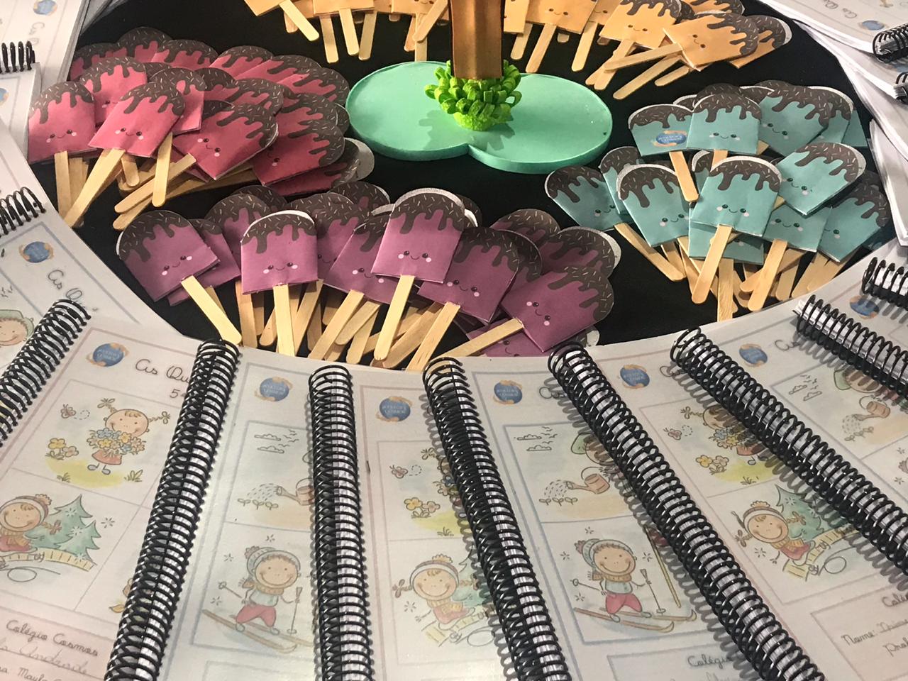 De fevereiro a setembro, alunos, professores, auxiliares, familiares...Todos estiveram envolvidos na elaboração do projeto “Tempo, formas, cores e sensações”. A exposição em 14/09 foi um enorme sucesso graças à dedicação e empenho de todos envolvidos. Rec