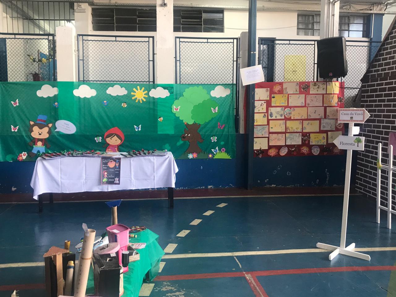 De fevereiro a setembro, alunos, professores, auxiliares, familiares...Todos estiveram envolvidos na elaboração do projeto “Tempo, formas, cores e sensações”. A exposição em 14/09 foi um enorme sucesso graças à dedicação e empenho de todos envolvidos. Rec