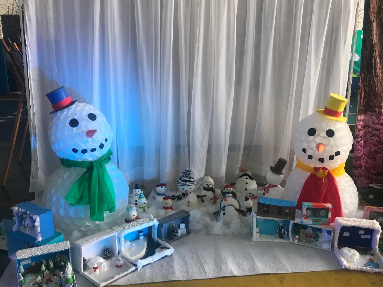 De fevereiro a setembro, alunos, professores, auxiliares, familiares...Todos estiveram envolvidos na elaboração do projeto “Tempo, formas, cores e sensações”. A exposição em 14/09 foi um enorme sucesso graças à dedicação e empenho de todos envolvidos. Rec