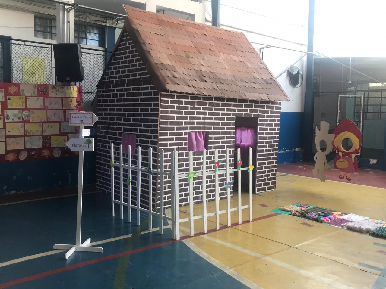 De fevereiro a setembro, alunos, professores, auxiliares, familiares...Todos estiveram envolvidos na elaboração do projeto “Tempo, formas, cores e sensações”. A exposição em 14/09 foi um enorme sucesso graças à dedicação e empenho de todos envolvidos. Rec