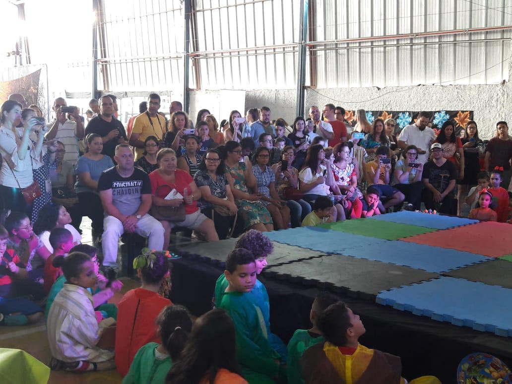 De fevereiro a setembro, alunos, professores, auxiliares, familiares...Todos estiveram envolvidos na elaboração do projeto “Tempo, formas, cores e sensações”. A exposição em 14/09 foi um enorme sucesso graças à dedicação e empenho de todos envolvidos. Rec