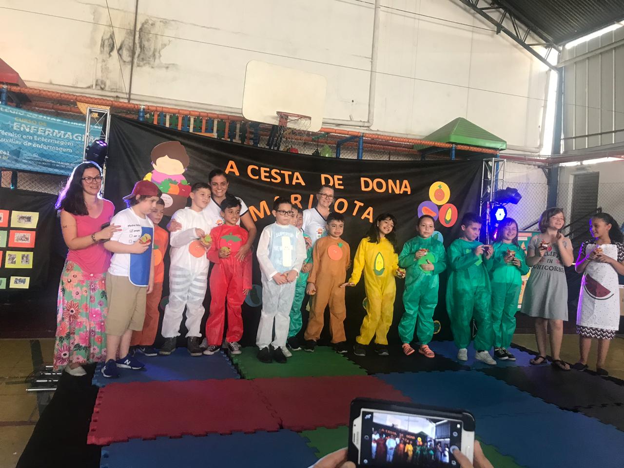 De fevereiro a setembro, alunos, professores, auxiliares, familiares...Todos estiveram envolvidos na elaboração do projeto “Tempo, formas, cores e sensações”. A exposição em 14/09 foi um enorme sucesso graças à dedicação e empenho de todos envolvidos. Rec