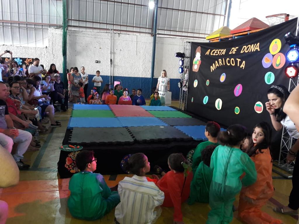 De fevereiro a setembro, alunos, professores, auxiliares, familiares...Todos estiveram envolvidos na elaboração do projeto “Tempo, formas, cores e sensações”. A exposição em 14/09 foi um enorme sucesso graças à dedicação e empenho de todos envolvidos. Rec